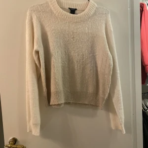 Stickad tröja - Stickad tröja från lindex. Sparsamt använd 