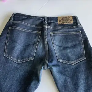 Straight leg jeans från Crocker. Storleken är som en XS
