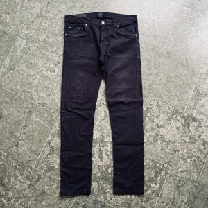 Dondup jeans - Säljer dessa dondup jeans!  Storlek 32 Skick 9/10, väldigt bra skick Pris 650kr