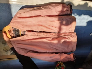 Rosa bomberjacka  - Fin babyrosa bomberjacka från Lindex. Använd fåtal gånger. Storlek L.