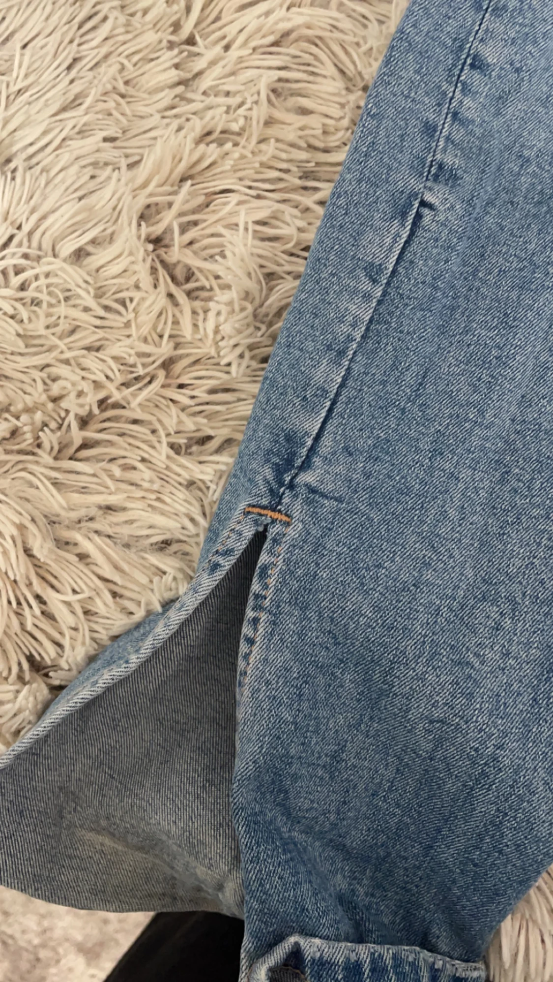 Zara jenas med hål och slit 