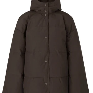 Samsœe vinterjacka - Säljer mina jättesnygga och varma samsœe jacka då jag vill köpa en ny. Storlek xxs men då den ska vara oversized är den väldigt stor. Passar mig som har xs/s men även större. Jättebra skick. Köpt för 3000. Egna bilder fås vid intresse❤️