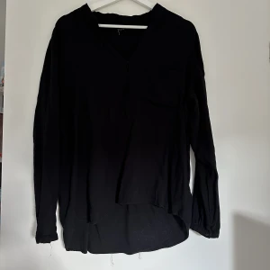 Svart topp - Bra skick och ej använts på flera år!
