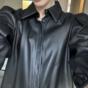 Kavaj - Kavaj/tröja från Zara. 3/4 arm. Perfekt skick! 