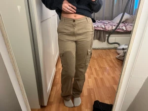 Cargobyxor  - Cargos från spull and Bear storlek 34 bra skick 