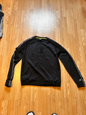 Champion crewneck - Condition 7,5/10 strlk L sitter som M
