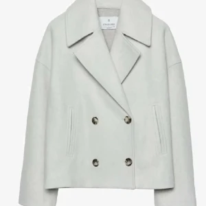 Kappa - Jättefin kappa i nyskick från Stradivarius, säljer pågrund av att jag inte fått användning av den, storlek M men passar mig som brukar ha S🤍 (andra bilden är lånad)