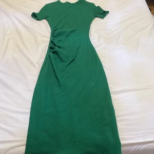 Klänning  - Använd 1 gång, passar storlek S och M