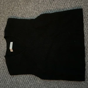 Fin stickad väsy - Aldrig använd, bra skick och jätte skön! 