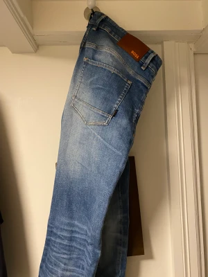 Hugo boss jeans  - Feta Hugo boss jeans i 9/10 skick. Endast använt fåtal gånger.  Köpta för 1700