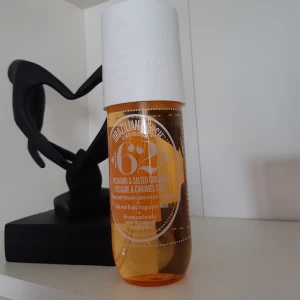 Sol de janeiro 62, 240ml body mist  - Säljen denna body misten från Sol de janeiro i 240ml.   Den är aldrig använd då jag har en likadan fast mindre som jag använder så den är helt full!💕