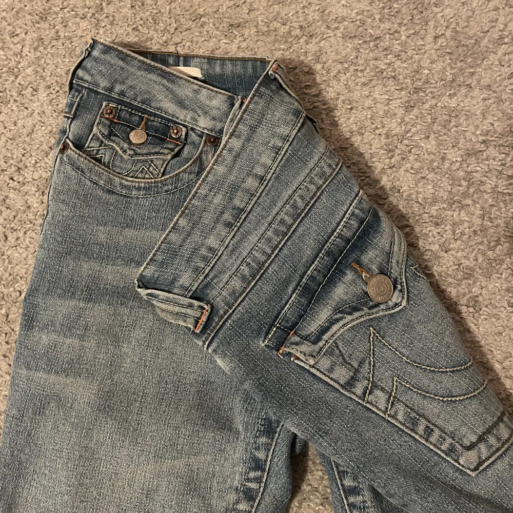 Mid waist och bootcut true religion jeans😇. Jeans & Byxor.