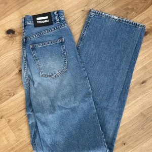 Dr Denim Jeans - Fina Dr Denim jeans i bra skick. I en straight modell. Storlek 26. Hör av er om ni har några frågor!