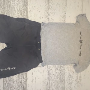 Sail racing set - Shorts och t-shirt det av sail racing i använt skick. Både strl 160