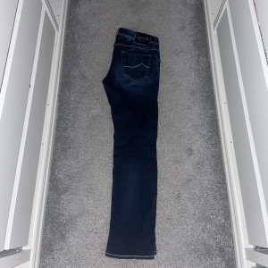 Jacob Cohen jeans - Jacob Cohen jeans i superfint skick i storlek 32, nypris runt 5000 säljer dom för 1399! Kom med frågor och prisförslag!🔥