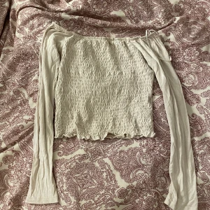 Blus - Fin blus från ginatricot beige 