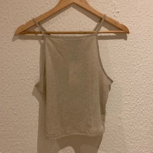 bik bok glitter blus/topp - bik bok glitter blus/topp passar xs/s perfekt till nyår❤️