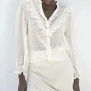 zara blus 💗 - säljer min fina zara blus! perfekt till julen! 💗💗 