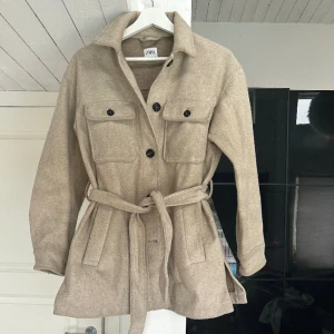 Zara kappa - Skriv för mer information. 🩶