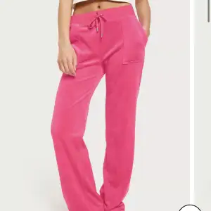 Jag säljer mina rosa juicy byxor pga av att jag vill ha mindre storlek. Säljer dessa i S. Använda få gånger! 😽😽😽Köpte för 1100kr