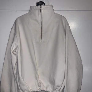 Snygg Hoodie utan luva - Endast testad. 