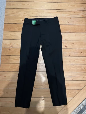 Stiliga tiger of Sweden kostymbyxor🖤 - Här har ett par fina stiliga tiger of Sweden kostymbyxor i fint skick, använda 3 gånger 1 år gamla och nyligen kemtvättade!🖤