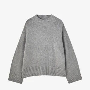 Stickad tröja blå  - Den PERFEKTA stickade tröjan till vintern 😻😻‼️⚠️🚨fast i BLÅ🩵💙🩵💙💙💙🩵kan skicka bild vid intresse!  