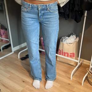 Lågmidjade Jeans från Lager 157 i modellen Icon, säljer då dem inte längre passar mig så bra 💞