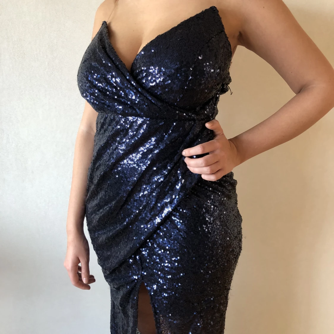 Raya midnight blue festklänning