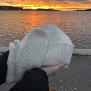  Ull mössa/vantar  - Båda för 450kr och fri frakt i Motala✨ 