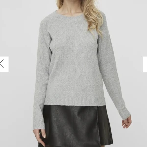 Grå stickad tröja  - Supersnygg grå stickad tröja från Veromoda, perfekt nu till vintern😍