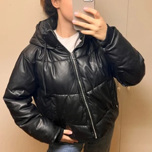 Black leather Zara puffer jacket - Zara leather puffer jacket worn only few times size M 