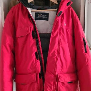 Peak performance dunjacka  - Storlek: XS  Fint skick  Riktigt varm och skön inför vintern  