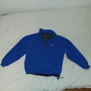 Vintage peak performance fleece  - En riktigt fet gammal peak performance fleece. Jackan är i prima skick för sin ålder o har inga skdor elr liknande 