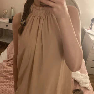 Hm topp - Rosa Topp med krage från hm pris kan diskuteras 