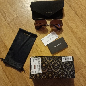 Solglasögon från dolce gabbana  - Använt bara tbå tre gånger.