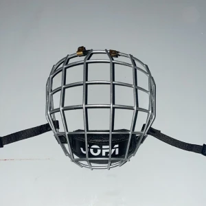 Silvrigt Jofa galler st M - Det är ett SILVRIGT Jofa galler som är storleken medium. Det är ett fint galler och har inge rost.