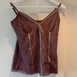 Y2k linne - Jätte fint linne med en synlig tråd längst ner annars bra skick🩷