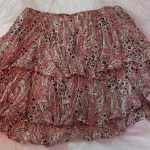 Rosa kjol från zara, knappt använd!  Nypris är 300kr Storlek M, passar S