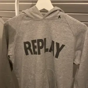 Grå hoodie från Replay i strl 14y (passar xs) Inga defekter 