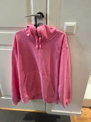 Rosa Hoodie  - Fin Hoodie som knappt är använd 