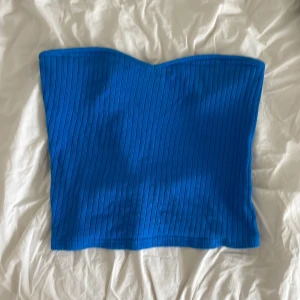 Bandeau topp  - En blå bandeau topp i storlek S som aldrig är använd.
