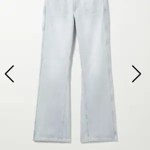 Jeans från Weekday i modellen Sway. De är mid rise fat mer åt low hållet och bootcut💕