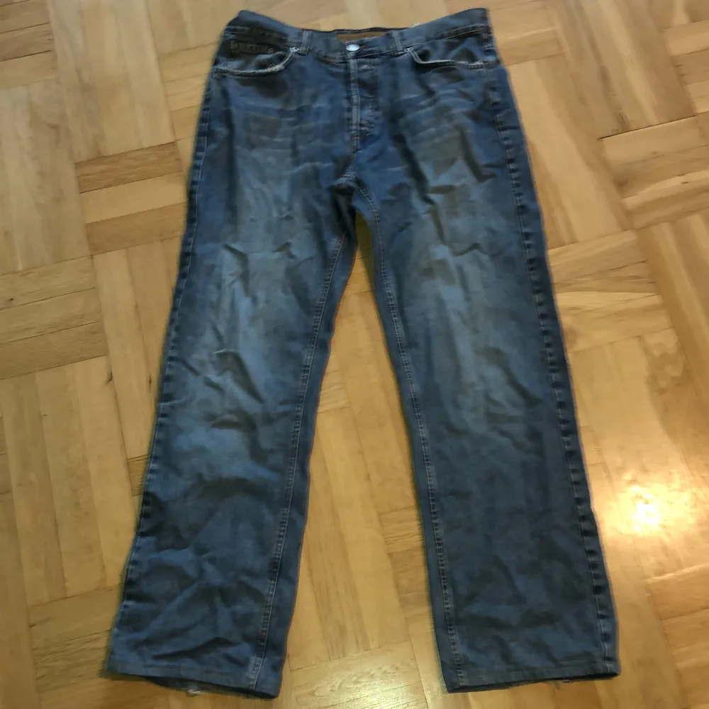 As feta baggy jeans med tryck där bak. Jeans & Byxor.