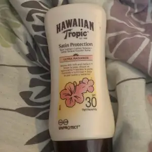 Aldrig använd solkräm från Hawaiian tropic nypris är 199 mitt pris är 150kr 