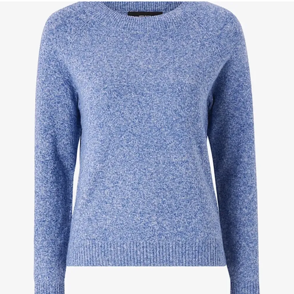 Säljer den trendiga veromoda tröjan i blå, bra skick! Kan tänka mig att sänka priset vid snabb affär.. Stickat.