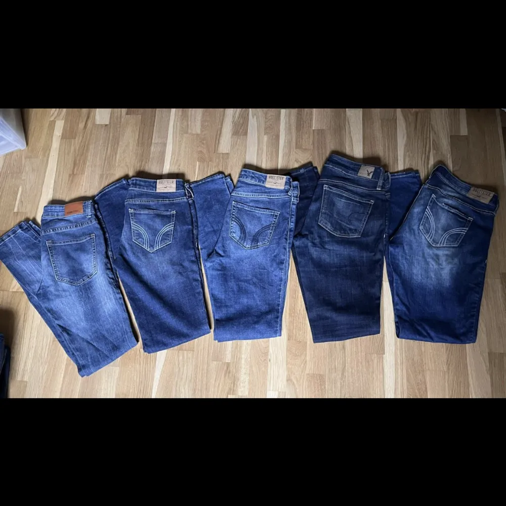 Paket med 5par jeans, 200kr för alla.   storlek 27/ S/M  1par Serious Sally, 3par Hollister, 1par Abercrombie . Jeans & Byxor.