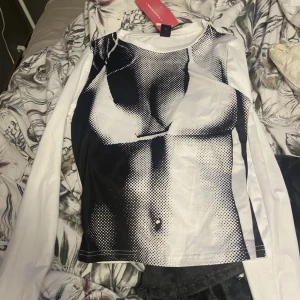 Populär tröja  - Helt ny med lapp kvar