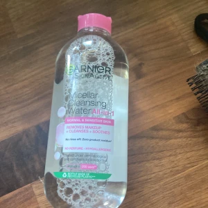 Micellar cleansing water  - Jag säljer mitt Micellar cleansing water från garnier för att jag råka köpa fel. Det är helt oanvänd. 