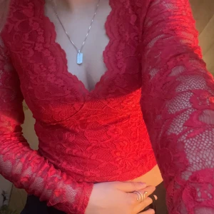 Spets topp  - En topp som är andvänd en gång på julafton 